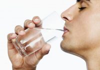 beber agua purificada